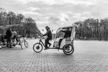 Streetphotography Wedding Couple BikeTaxi