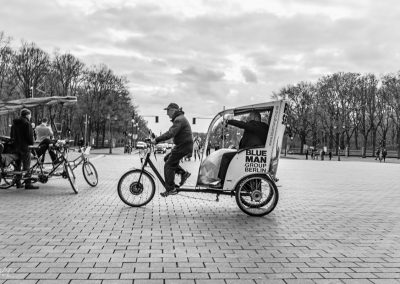 Streetphotography Wedding Couple BikeTaxi