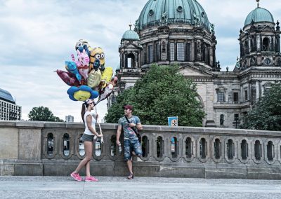 Street photo "Ein Haufen Ballons" Museumsinsel