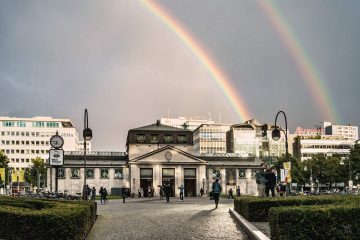 street Photo, Berlin Wittenbergplatz, Doppelter Regenbogen