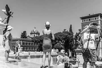 schwarzweiß street photo "Touris", Rom, Altare della patria