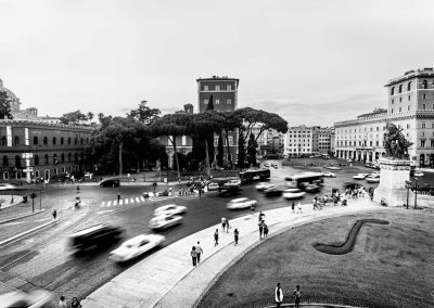 schwarzweiß street photo "Piazza Venezia" Rom