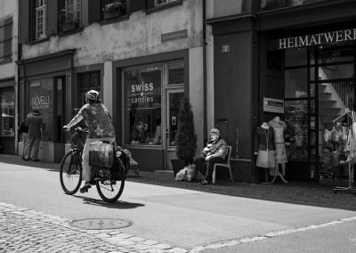 street photo "Päuschen vorm Heimatwerk", Basel Switzerland