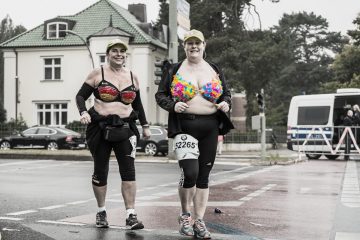 street photo "Wir laufen immer so mit", Berlin Marathon 2017