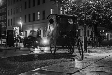 Berlin street photo antikes Fahrrad