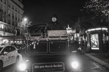 Street photo "Mit uns durch Berlin!", Unter den Linden, Berlin